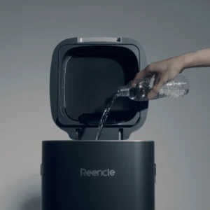 Dodavanje vode pri prvom pokretanju Reencle Prime kućnog kompostera