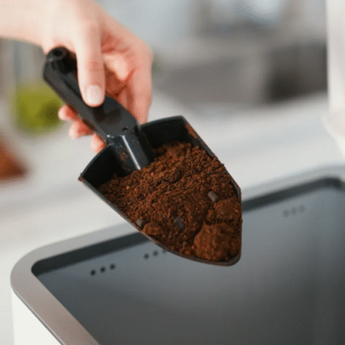 Reencle lopatica za kompost – praktičan alat za pražnjenje kompostera